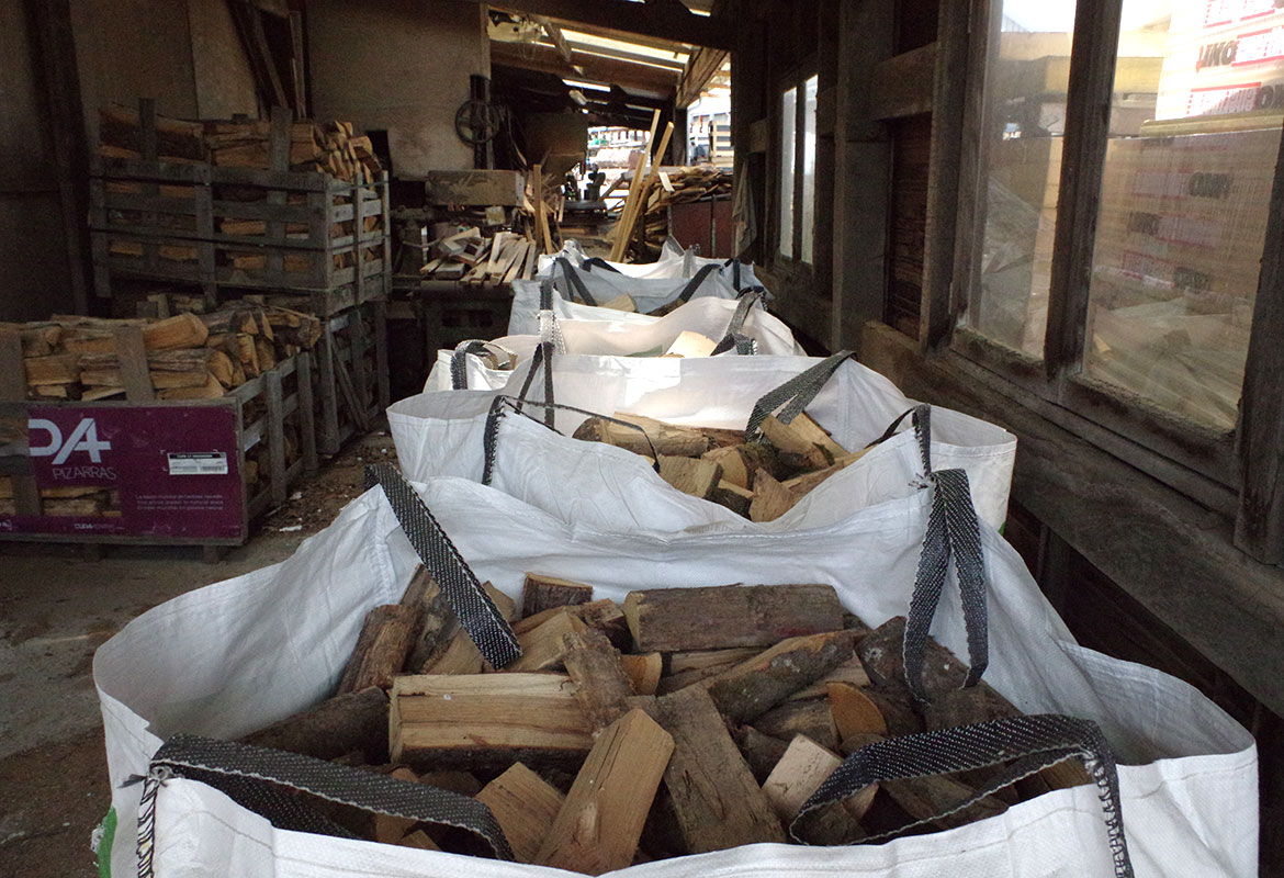 Bois de chauffage, pellets, charbon de bois - Ets Soulaine - Questembert - Bois et dérivés - Matériaux de construction